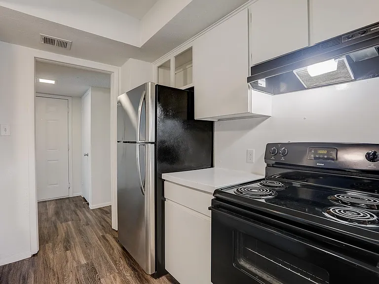 The Oaks Apartments — Photo 36