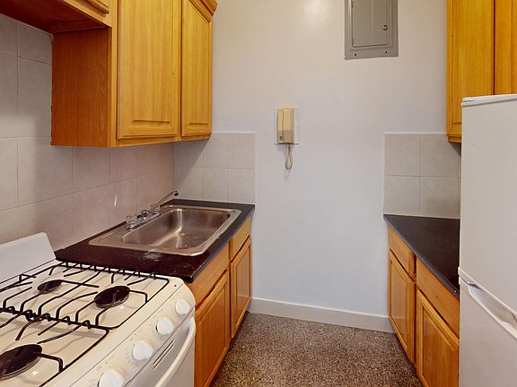 4th image of 399 E 72nd St APT 8A