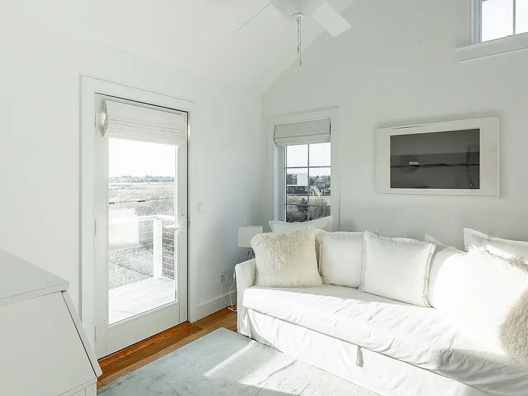 1025 Flying Point Rd — Photo 14