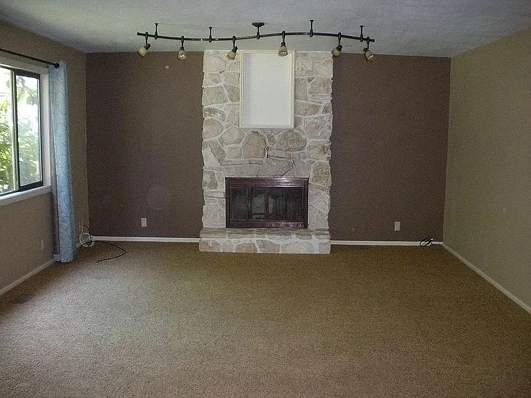 575 Stonegate St — Photo 4