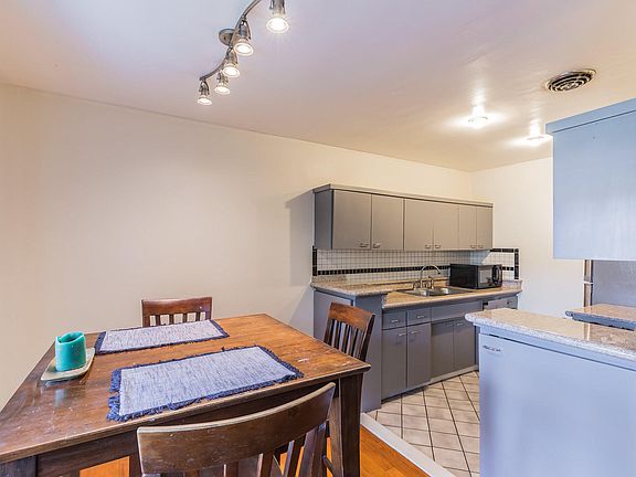 5th image of 1400 N Hayworth Ave APT 19