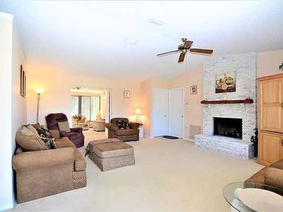 3rd image of 418 Seahorse Cir SE