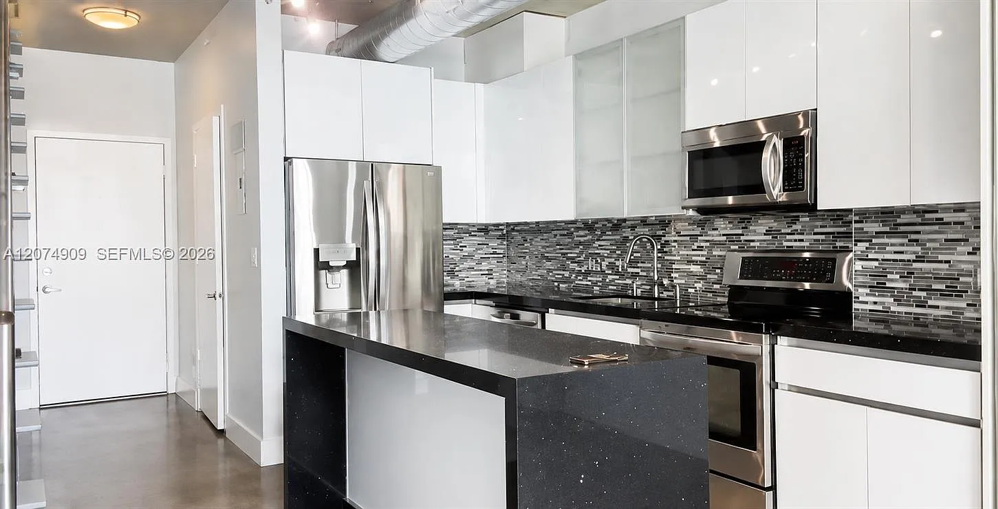 Neo Vertika Condo — Photo 4