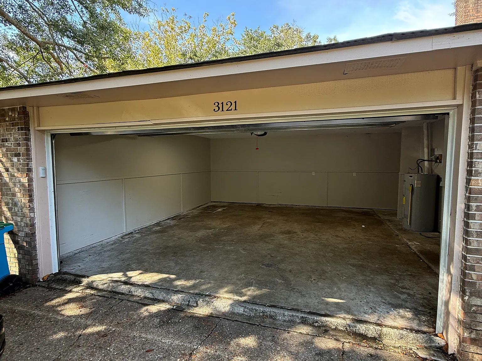 4 bed, 2495 sqft, $2,400 — Photo 4