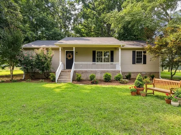3249 Winters Rd, Cedar Hill, TN 37032