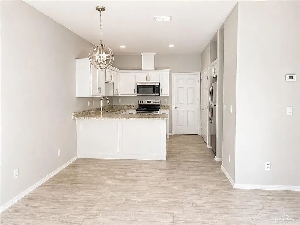 2 bed, 2.0 bath, 858 sqft, $1,050 — Photo 3