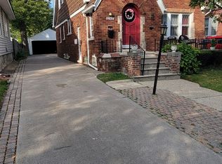 1740 Anita Ave, Grosse Pointe Woods, MI 48236