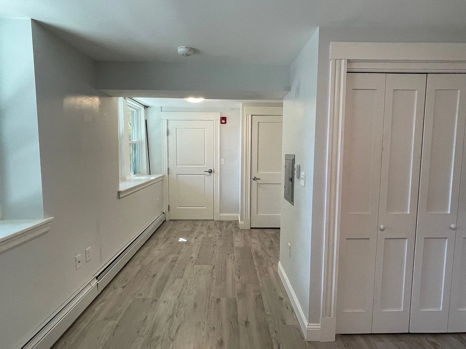 Studio, 420 sqft, $1,900 — Photo 4