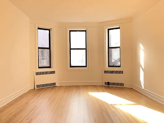 Rented by Kew Forest Realty Inc | media 3