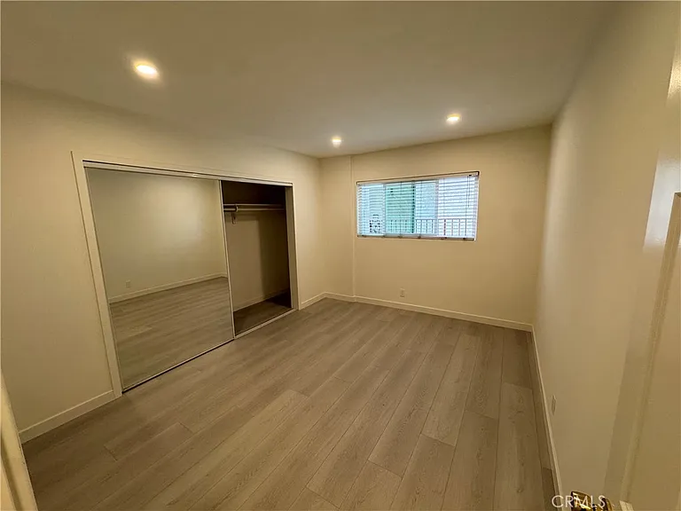 580 W Stocker St #4 — Photo 9