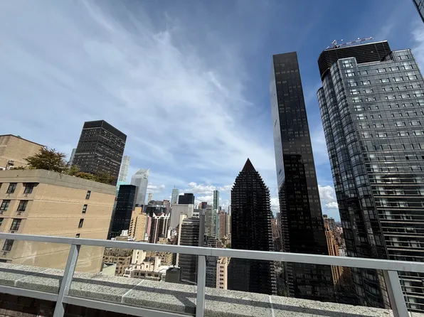 333 East 45th Street image 12 of 14