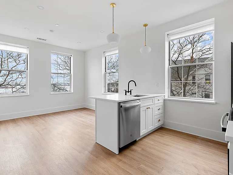 31 Hope St #212 — Photo 8
