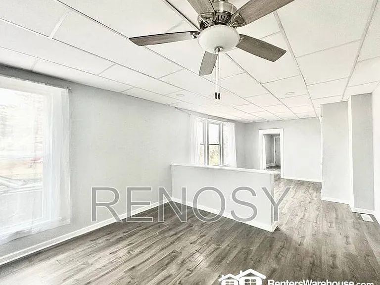 105 E 3rd Ave — Photo 13