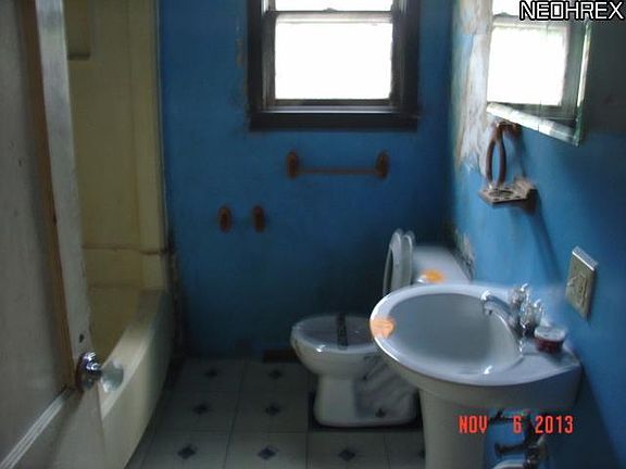 5th image of 534 W Main St