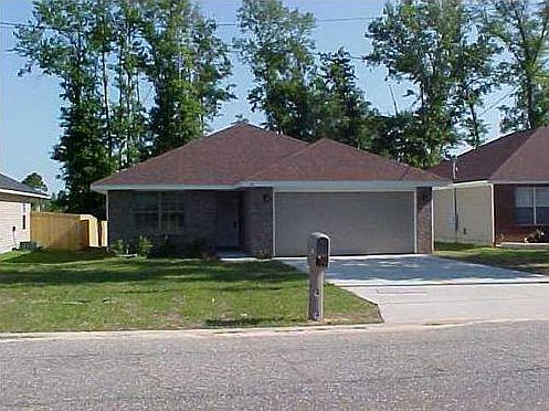 1st image of 70 Woodland St
