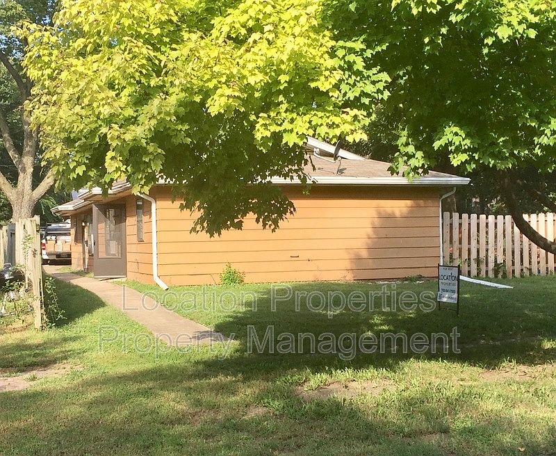 2nd image of 817 Connecticut St