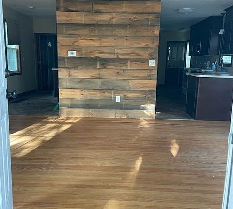 Reclaimed barn wood wall