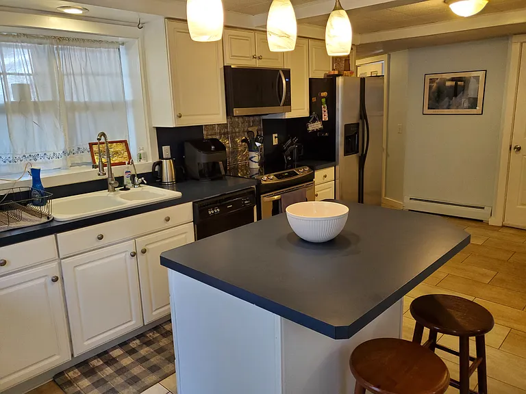 106 Schuyler St — Photo 3