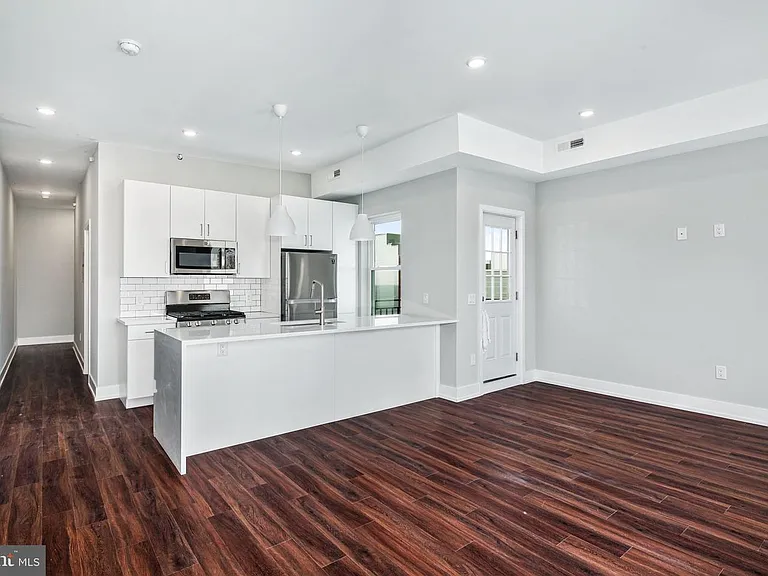 1527-29 Ridge Ave #1B — Photo 3