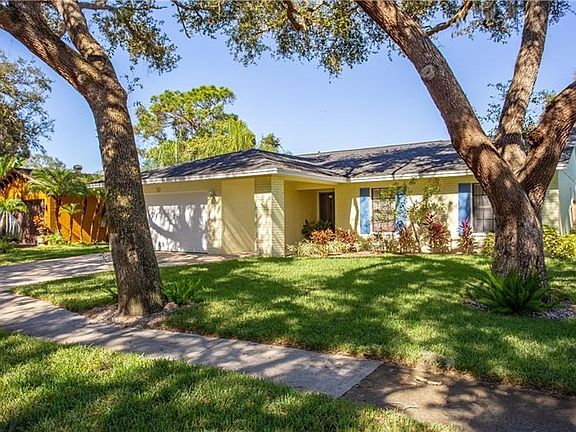 3rd image of 22 Harbor Oaks Cir