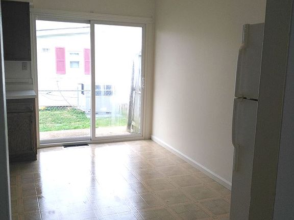 3rd image of 407 Florence St APT 1