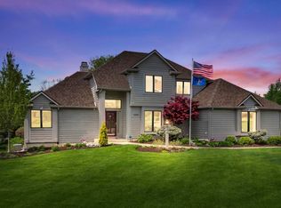 1433 Woodland Xing, Fort Wayne, IN