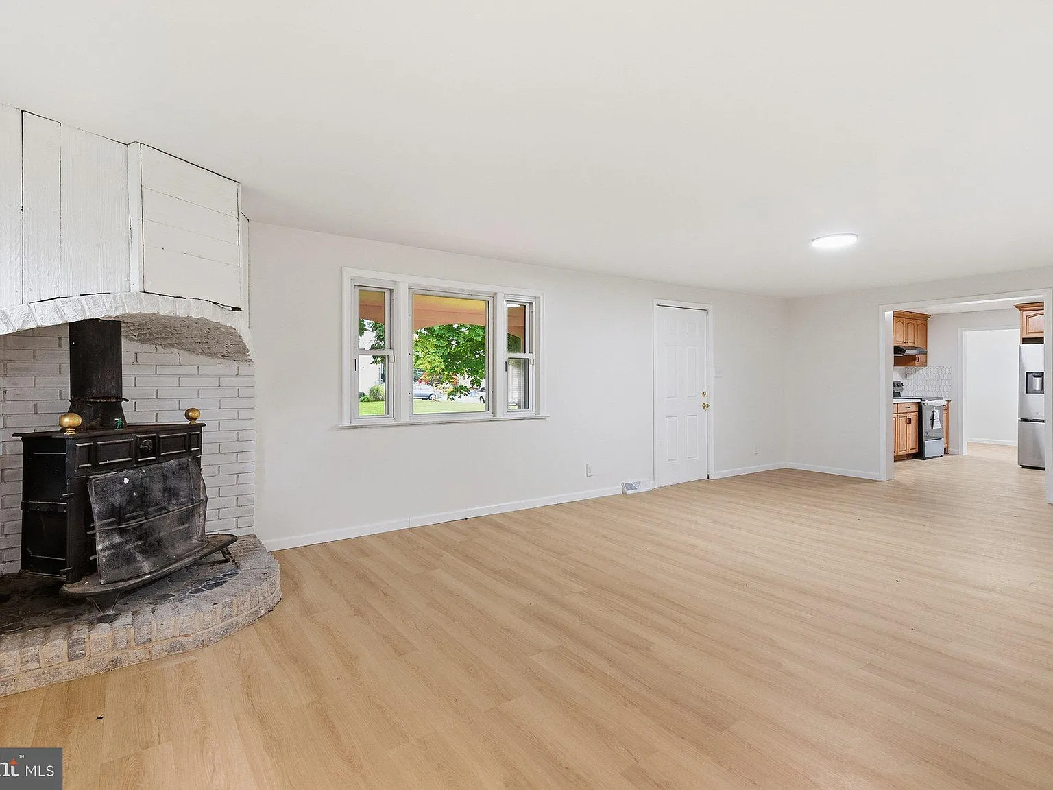 3 bed, 1.5 bath, 1438 sqft, $2,800 — Photo 4