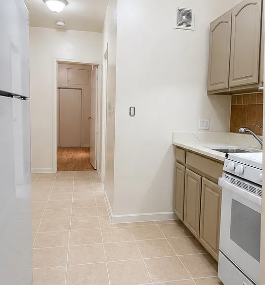 41-12 53rd St #2B — Photo 4