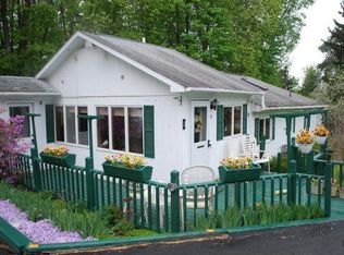 10 Oak Brook Dr, Ithaca, NY 14850