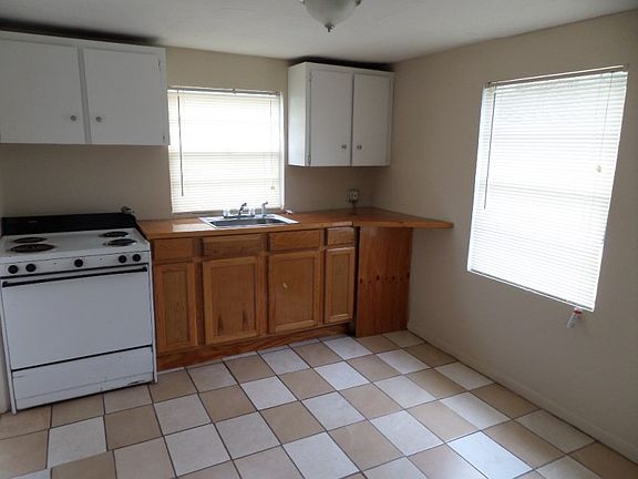3rd image of 629 Woodlawn St