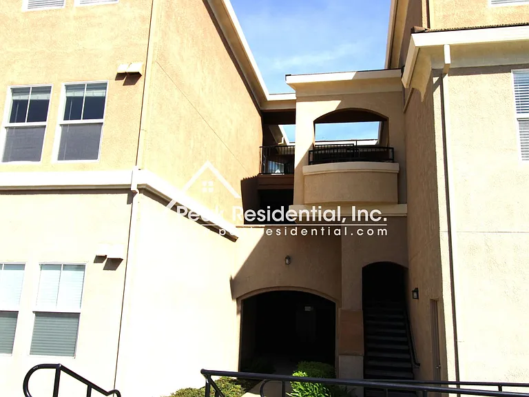 300 Moon Cir #333 — Photo 3