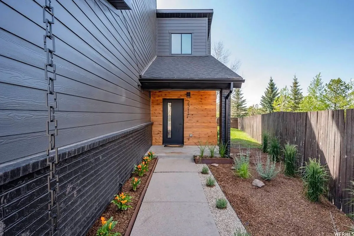 Building Photo - 2317 Calumet Cir