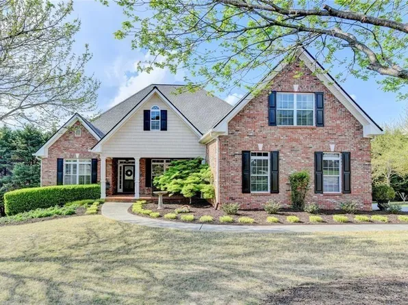 517 Sandy Cove Dr, Loganville, GA 30052