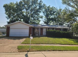 2498 Darlyn Dr, Fenton, MO 63026