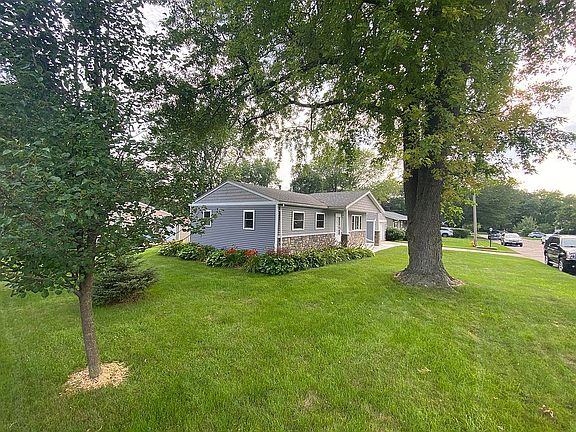 4th image of 1733 Elmwood Ave