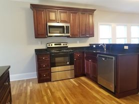 5 Eliot St, Medford, MA