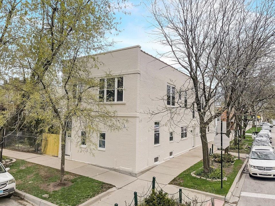 1st image of 3220 W Wellington Ave #1E