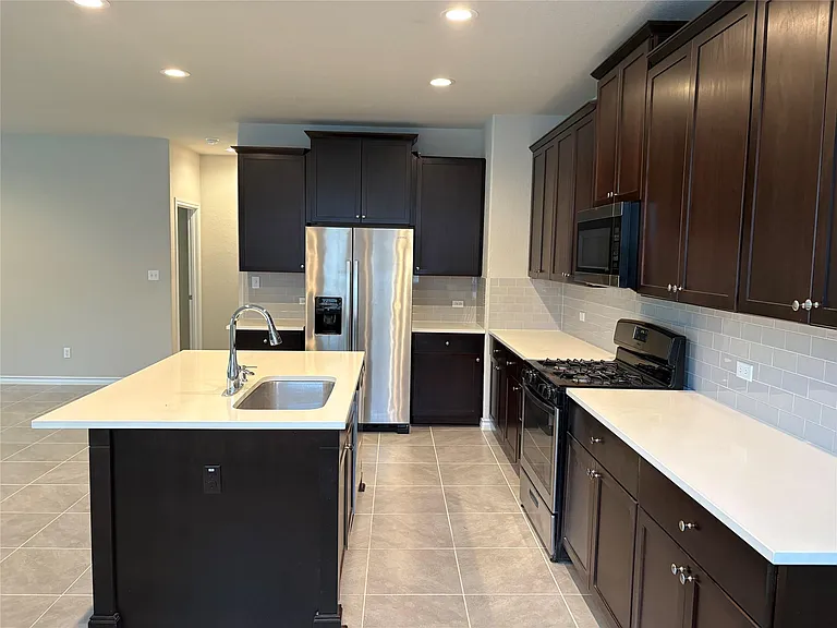 147 Mary Max Cir — Photo 5