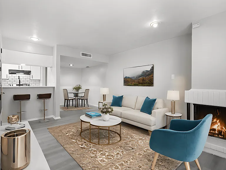 Regal Court Apartments — Photo 11