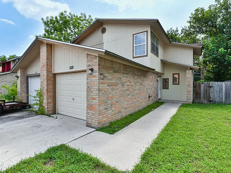1128 Royal Crest Dr — Photo 6