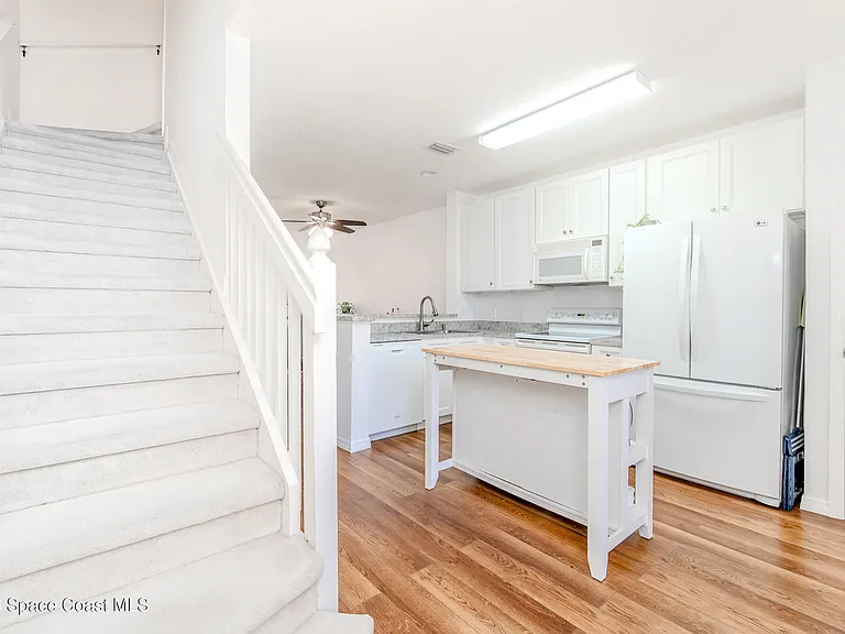 1390 Hampton Park Ln — Photo 8