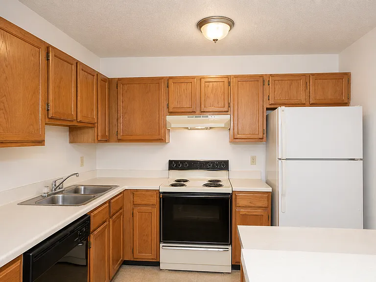 The Gables Apartments — Photo 27