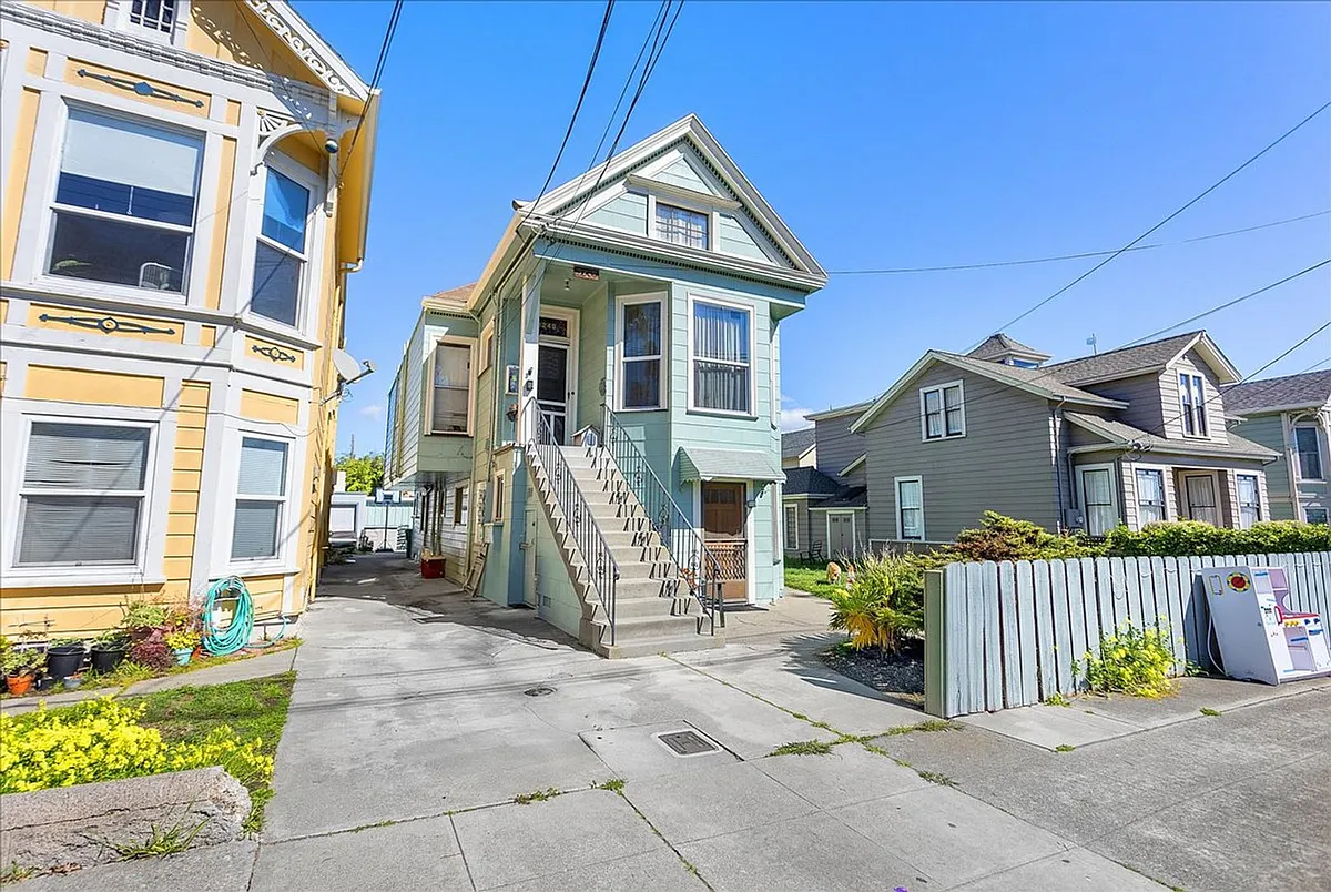 Building Photo - 3249 Encinal Ave #B