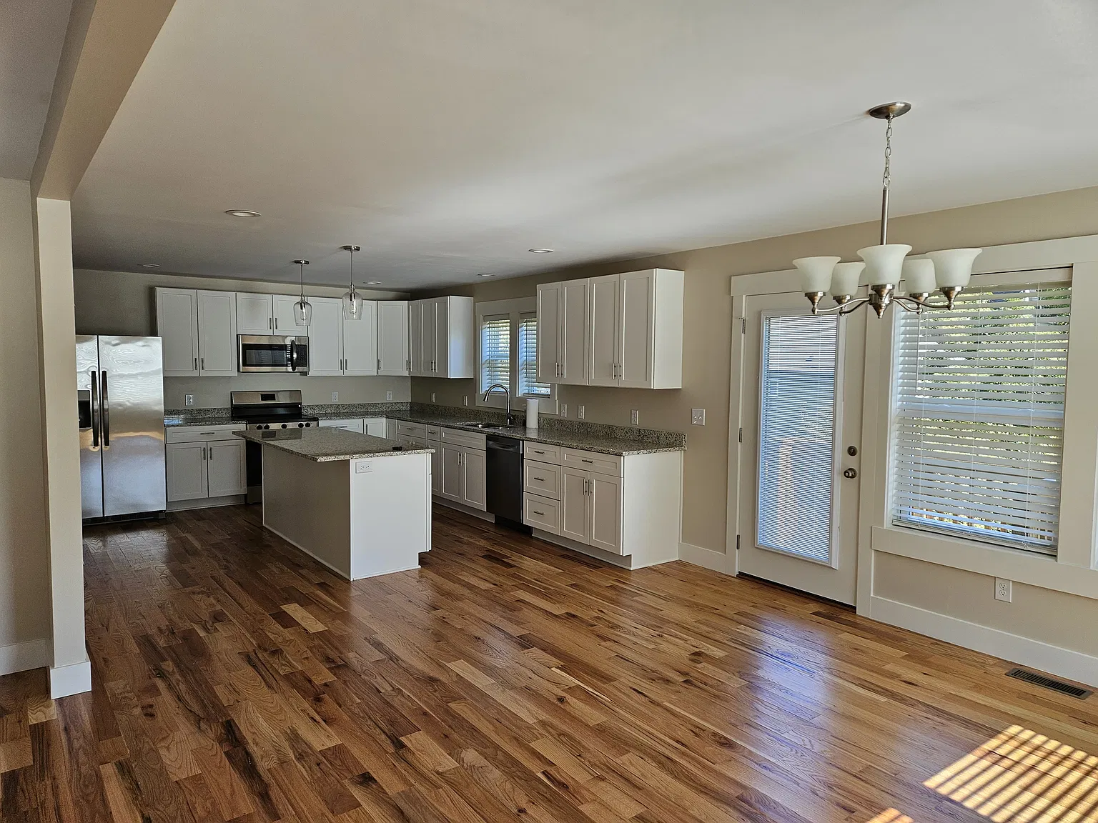 3 bed, 2.5 bath, 1807 sqft, $2,195 — Photo 1