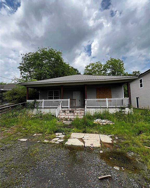 1st image of 203 Forsyth St NE