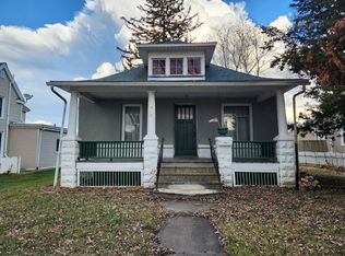 422 38th St, Moline, IL 61265