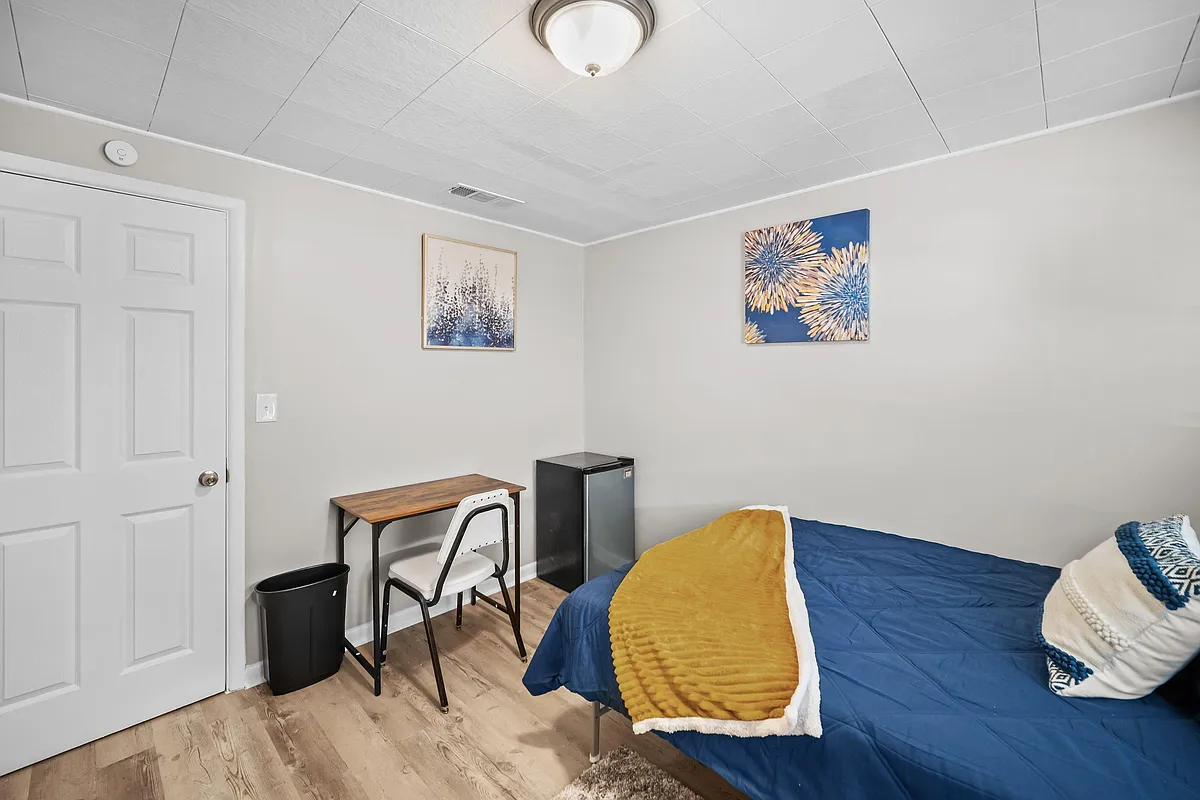 Building Photo - Le Brun Dr