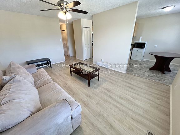 5th image of 14 Princeton Cres W