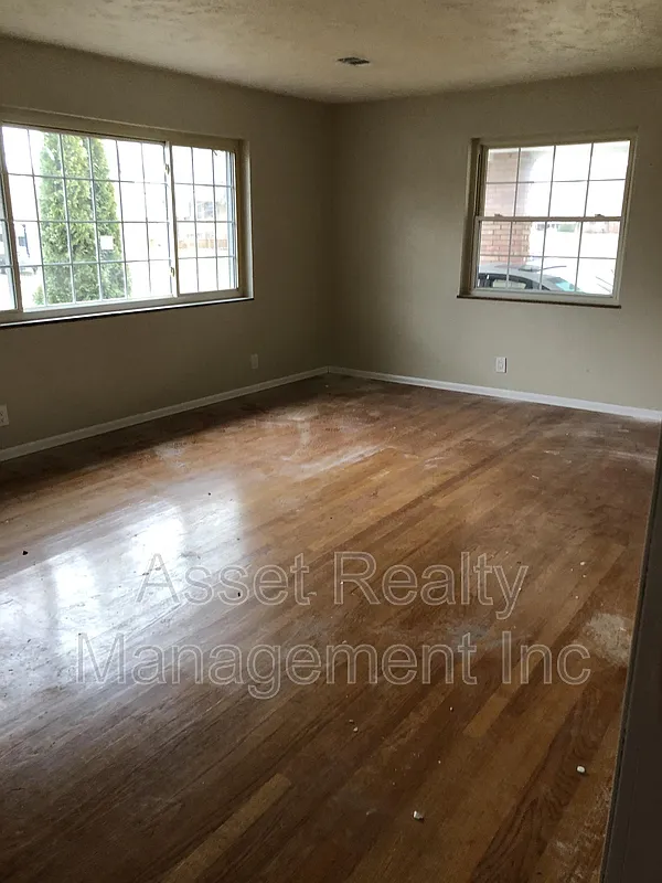 4 bed, 3.0 bath, 1942 sqft, $2,195 — Photo 4