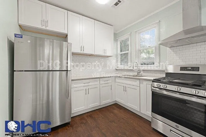 3556 Main St #2 — Photo 3
